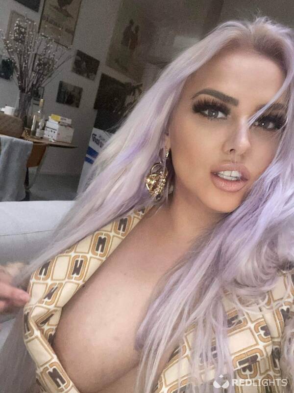 Anya (Foto)