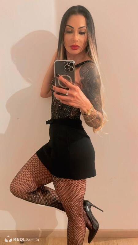 Larissa brune (Foto)