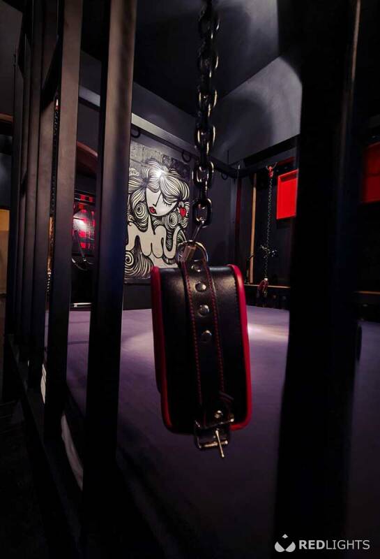 SHIVAZ BDSM STUDIO (Foto)