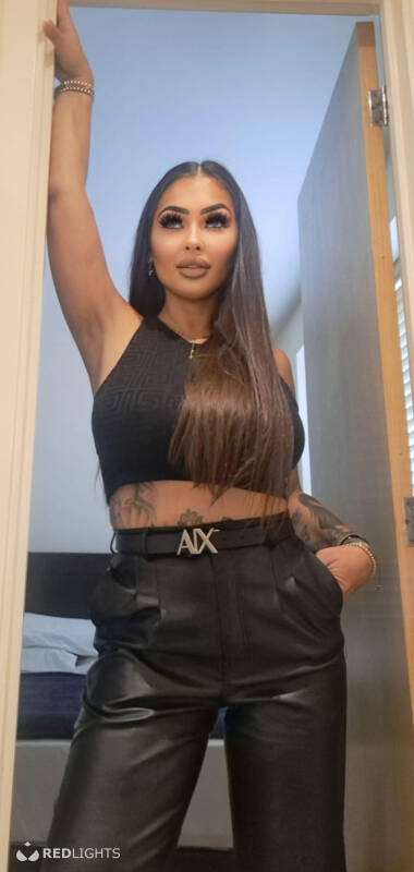 ELLA! Hot (Foto)